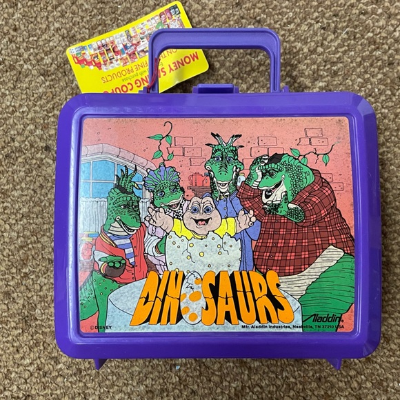 Vintage dinosaurs lunch box. - Picture 1 of 5